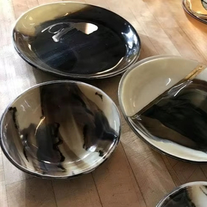 Bol en corne naturelle poli à la main, design tendance, pour la maison, les hôtels et les restaurants, emballé en carton – Vente chaude - Product Image 1