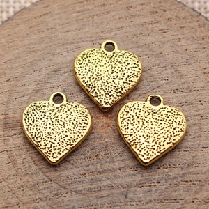 Cœur multicolore en alliage de zinc à pois multicolores pour pendentif breloque pour la fabrication de bijoux DIY (colliers, bracelets, boucles d'oreilles, porte-clés) - Product Image 4