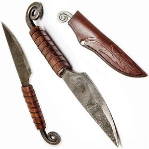 Couteau médiéval de haute qualité, forgé à la main en acier à haute teneur en carbone, style antique, couteau utilitaire médiéval à lame pleine, avec étui en cuir - Product Image 1