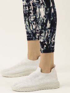 Leggings de yoga sans couture pour femmes, imprimés numériquement sur mesure, taille haute, avec motif forestier, élastique à la taille - Product Image 4