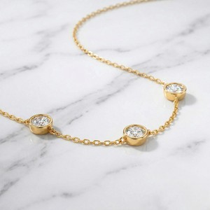 Collier station en or plaqué avec diamants ronds cultivés en laboratoire 4,80 carats, sertis clos, bijoux de luxe pour femme - Product Image 2