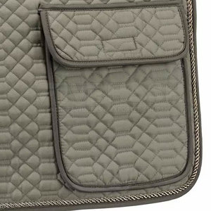 Tapis de selle d'équitation au design élégant, rembourrage doux, ajustement confortable, tissu respirant, équipement d'équitation - Product Image 4