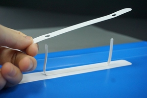 Attache de classement auto-adhésive en plastique blanc pour documents pré-perforés, dossiers, classeurs, fournitures de classement de bureau - Product Image 2