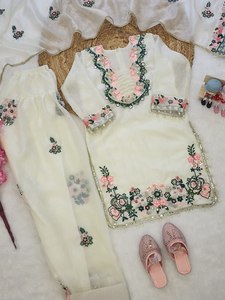 ชุดฟาร์ชี ซัลวาร์ คามีซ ปักลายดอกไม้สำหรับเด็กผู้หญิง พร้อมผ้าคลุมไหล่ สีขาว สำหรับงานปาร์ตี้และงานแต่งงาน - Product Image 2