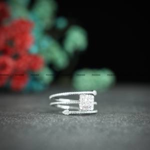 Anillo de Compromiso de Moissanita con Forma Elegante en Plata 925, Anillo de Boda con Diamante de Corte Brillante Redondo para Mujer de Phoenix Enterprise - Product Image 2