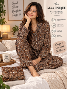 Ensemble de pyjama en coton écologique pour femmes à imprimé léopard, avec chemise boutonnée et pantalon de détente assorti, pochette incluse - Vêtements de nuit de luxe - Product Image 1