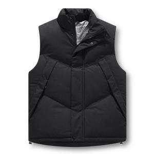 Chaleco Acolchado para Hombre, Color Borgoña, con Cuello Alto y Cierre de Cremallera, Cortavientos, Informal, para Invierno, 100% Poliéster - Product Image 3