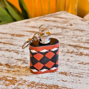 Mini flacons à liqueur en cuir véritable à carreaux Venus Premium, avec nouveau bouchon métallique, légers et robustes, accessoires de mode - Product Image 1