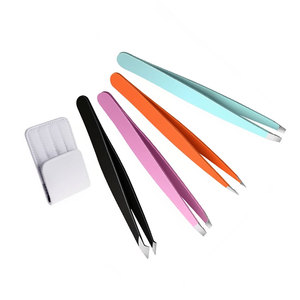 Juego de 4 Pinzas Profesionales para Cejas de Acero Inoxidable con Recubrimiento en Polvo, Pinzas de Precisión con Estuche de Cuero - Product Image 3