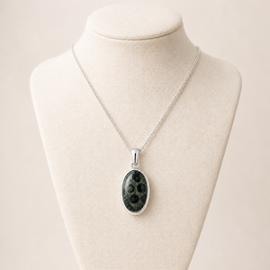 Collier pendentif en argent sterling 925 avec jaspe Kambaba vert foncé, fait main, avec chaîne fine - Product Image 2