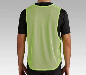 เสื้อกีฬาแบบกลับด้านได้ คุณภาพสูง สำหรับฝึกซ้อมฟุตบอลและบาสเกตบอล  รับสกรีนโลโก้ ดีไซน์คลาสสิก พร้อมหมายเลขและขนาดที่กำหนดเองได้ สำหรับฟุตบอล - Product Image 2