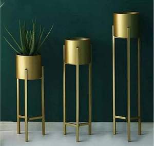 Jardinières minimalistes élégantes en laiton sculpté à la main, durables, légères, de haute qualité, pour la décoration moderne de la maison, du jardin et de l'extérieur. - Product Image 4