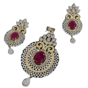 Conjunto de Collar y Aretes de Diseño de Alta Calidad con Baño de Oro y Piedras de Circonita Cúbica para Bodas y Fiestas, Colección para Mujer - Product Image 1