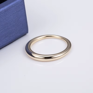 Bague en or minimaliste unisexe, à porter au quotidien, design simple, finition lisse, style de bijoux élégant - Product Image 3
