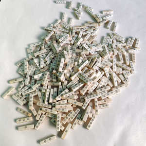 Dados de juego de cuatro caras hechos a mano con hueso de búfalo blanco D4 para juegos de mesa a precio económico. - Product Image 2