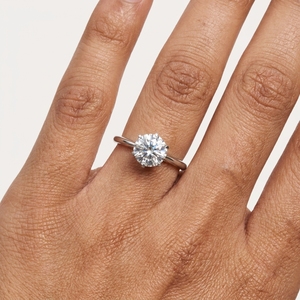 Anillo de Compromiso de Diamante Redondo Brillante de Platino, Joyería Clásica para Mujer con Diamante Natural Certificado por IGI - Product Image 5