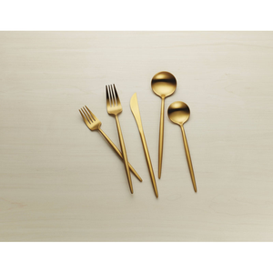 Juego de cubiertos de acero inoxidable dorado premium con acabado espejo, cuchara, tenedor y cuchillo para bodas, fiestas y uso al aire libre. - Product Image 5