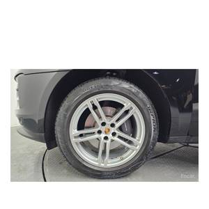 Porsche Macan 2.0 2019 con Asientos de Cuero, Volante a la Izquierda y Cámara Trasera, 75,904 km - Product Image 5