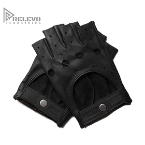 Gants de conduite personnalisés pour hommes en cuir véritable sans doigts, gants de moto perforés à demi-doigts avec boutons-pression et découpe aux jointures - Product Image 1
