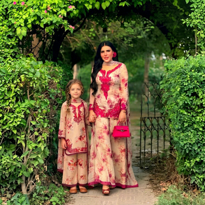 Conjunto de traje Salwar tradicional de georgette para hijas y mujeres con estampado floral digital de Samp Corporation. - Product Image 1