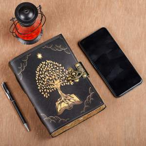 Carnet en cuir B5 vintage fait main, design rétro gaufré, pages vierges, compatible crayon, carnet de croquis écologique avec fermeture à cadenas - Product Image 5