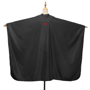Cape de coiffure noire Tactus Industries en coton, nylon et polyester, résistante à l'eau, écologique, avec logo rouge, anti-adhésive, pour salon de coiffure - Product Image 1
