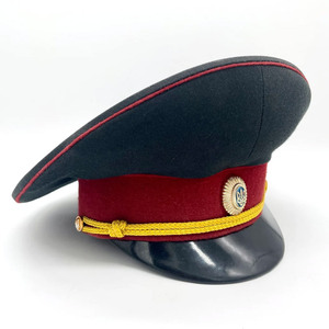 Casquette d'uniforme confortable avec des coutures de qualité supérieure et un ajustement réglable pour les événements professionnels et les activités de défilés - Product Image 1