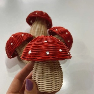 Juguete de hongo colorido hecho de ratán para bebés. - Product Image 3