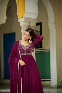ชุดเดรสยาวแบบ Anarkali ปักลายสำหรับผู้หญิง พร้อมผ้าคลุมไหล่ ดีไซน์เนอร์ ชุดพื้นเมืองอินเดีย สำหรับงานแต่งงาน งานปาร์ตี้ ฤดูร้อน แห้งเร็ว แบบดั้งเดิม - Product Image 2