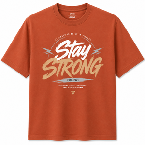 เสื้อยืดแขนสั้นสีส้มสำหรับผู้ชาย คอกลม ทรงปกติ ผ้าฝ้าย 100% พิมพ์ลาย Stay Strong ดีไซน์ตัวอักษร  รักษ์โลก สวมใส่สบาย - Product Image 1