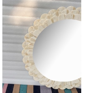 Espejo de Pared Hexagonal Moderno con Incrustaciones de Hueso Hecho a Mano - Product Image 2