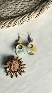 Boucles d'oreilles bohèmes en corne de bœuf naturelle sculptée à la main, écologiques et polies, pour femmes, à prix de gros - Product Image 4