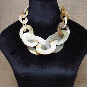 Collar con Colgante de Cuerno Natural de Diseño Moderno y Ecológico, Colección de Cuernos, por Perfect Enterprises - Product Image 1