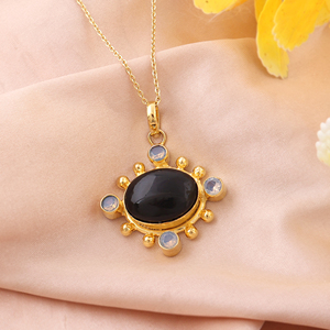 Collier pendentif en onyx noir et opalite, design perlé, plaqué or 18 carats, avec chaîne en câble, pour femmes. - Product Image 2