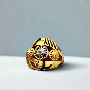 Anillo de Chakra Chapado en Oro Ornamentado para Mujer |   Joyería de Diseño con Motivo de Rueda de Dos Tonos |   Diseño Indio de Lujo - Product Image 2