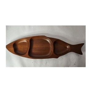 Plateau en bois artistique pour service, développé pour allier l'attrait décoratif à l'utilité quotidienne à la table - Product Image 4