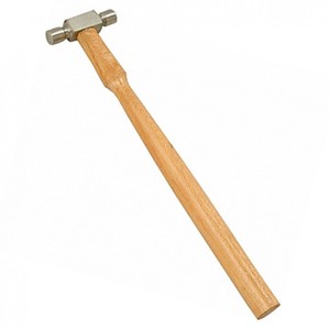 Marteau à bijoux robuste pour le façonnage et la texturation des métaux, destiné aux bijoutiers et designers professionnels - Product Image 1