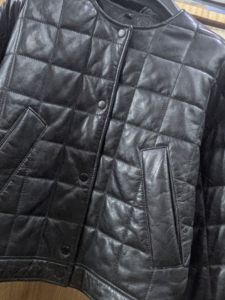 Blouson bomber de haute qualité, coupe-vent, matelassé, motif de coutures carrées, en cuir de vachette, col rond/bande personnalisé, design moderne. - Product Image 3