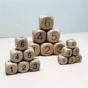 Dados de Madera con Números Personalizados, Cubos de Juego Duraderos, Juguetes Educativos Multifuncionales para la Vuelta al Cole, Manualidades, Fiestas, Juegos de Mesa - Product Image 1