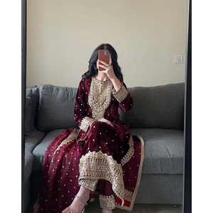 Ensemble haut-dupatta et bas pour femmes de marque, avec broderie lourde et travail de séquence, look élégant - Product Image 4