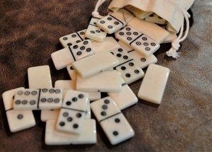 Juego de Dominó Doble Seis Tallado en Hueso Orgánico, Estilo Vintage, Ecológico, Clásico, Rectangular, para Colección - Product Image 5