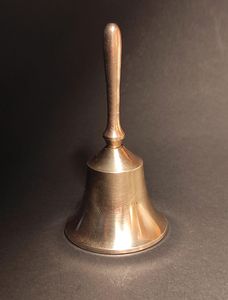 Campana de Mano de Latón con Acabado Dorado para Uso en Mostrador de Recepción, con Cuerpo Metálico Resistente y Sonido Claro - Product Image 4