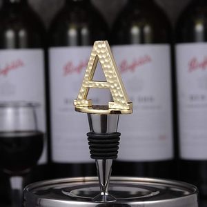 Bouchon de bouteille de vin en métal doré en forme de lettre A avec fermeture à joint côtelé - Product Image 1