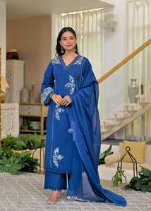 Ensemble Kurta d'été élégant en coton bleu royal premium 60x60 avec appliques brodées, pantalon et dupatta assortis pour femmes, vêtements ethniques - Product Image 5