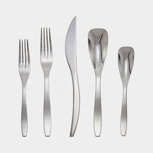 ชุดช้อนส้อมสแตนเลสสีเงินพร้อมที่จับค้อนดีไซน์เป็นเอกลักษณ์ชุดเครื่องใช้บนโต๊ะอาหารหรูหราสวยงาม - Product Image 3