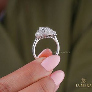 High-End Radiant Cut Halo Lab Grown <b>Diamond</b> Engagement <b>Ring</b> with Trapezoid Side Stones 14K 18K Gold Platinum OEM ODM - Product Image 3
