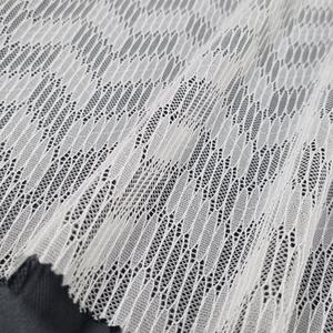 Tissu en dentelle extensible à maille géométrique 147 cm, léger, en nylon et élasthanne, tricoté chaîne, pour robes de mariée et lingerie - Product Image 3