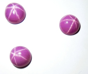 Rubis étoilé rond 10x10 mm 5,5 carats, cabochon poli créé en laboratoire avec effet étoile à 6 branches pour la fabrication de bijoux - Product Image 5