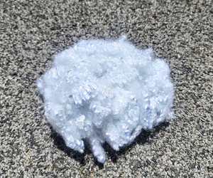 Fibra hueca siliconada HCS de 7Dx32mm, 100% poliéster, antiestática, reciclable, para relleno de telas no tejidas. - Product Image 6