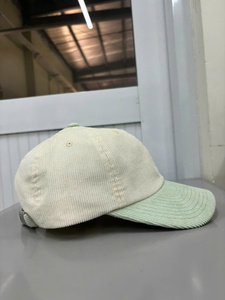 หมวกแก๊ปปักโลโก้สองสีแบบกำหนดเอง OEM ผ้าคอร์ดูรอย 6 แผง หมวกเบสบอลปักลาย หัวเข็มขัดทองแดงสีทอง ปรับขนาดได้ สวมใส่สบาย - Product Image 3
